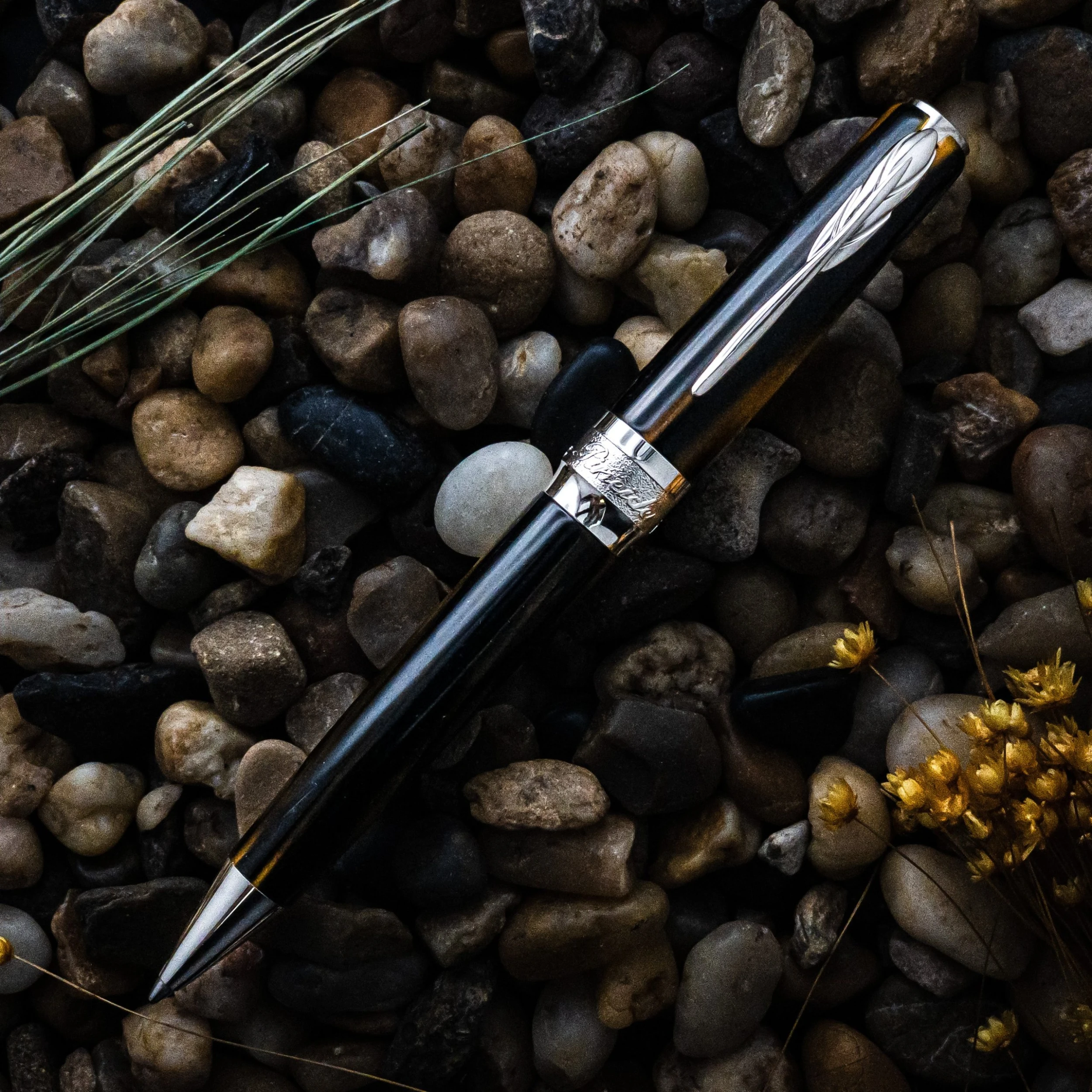 Pineider Arco Blue Bee Limited Edition Ballpoint Pen 4 Pineider Arco Blue Bee Limited Edition Ballpoint Pen - Image 2