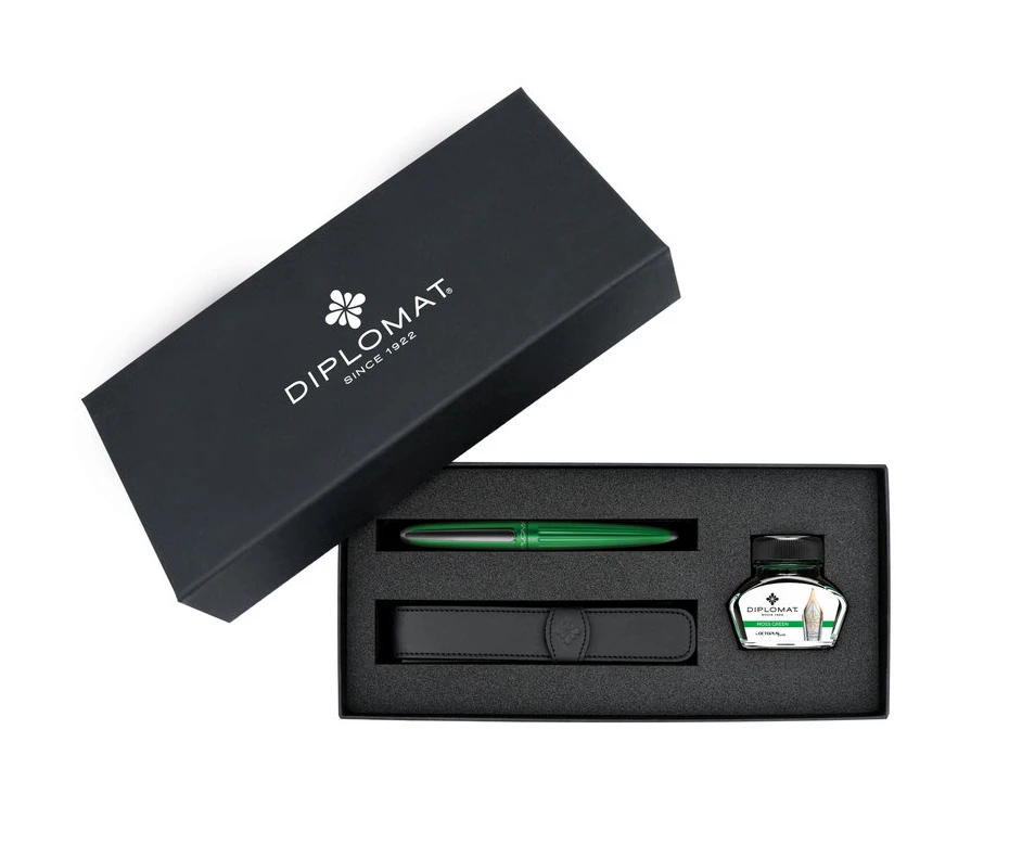 Diplomat Aero Fountain Pen Gift Set, Green 3 Diplomat Aero Fountain Pen Gift Set, Green